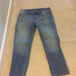 Crop boyfriend jeans.